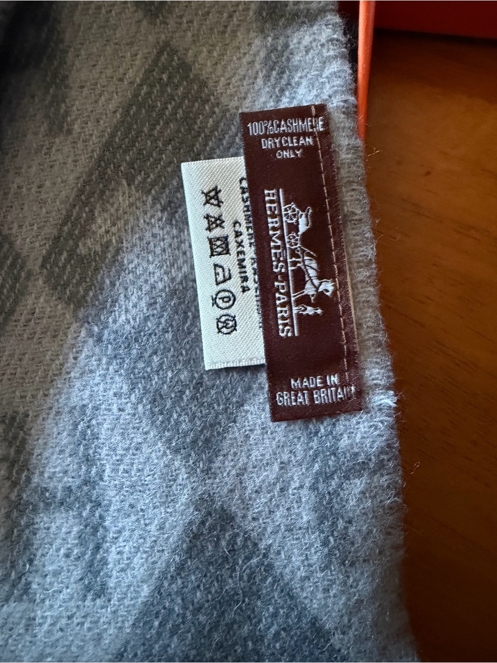HERMES cashmere scarf NWOT with protective bag, shopping bag and box! - Picture 2 of 7